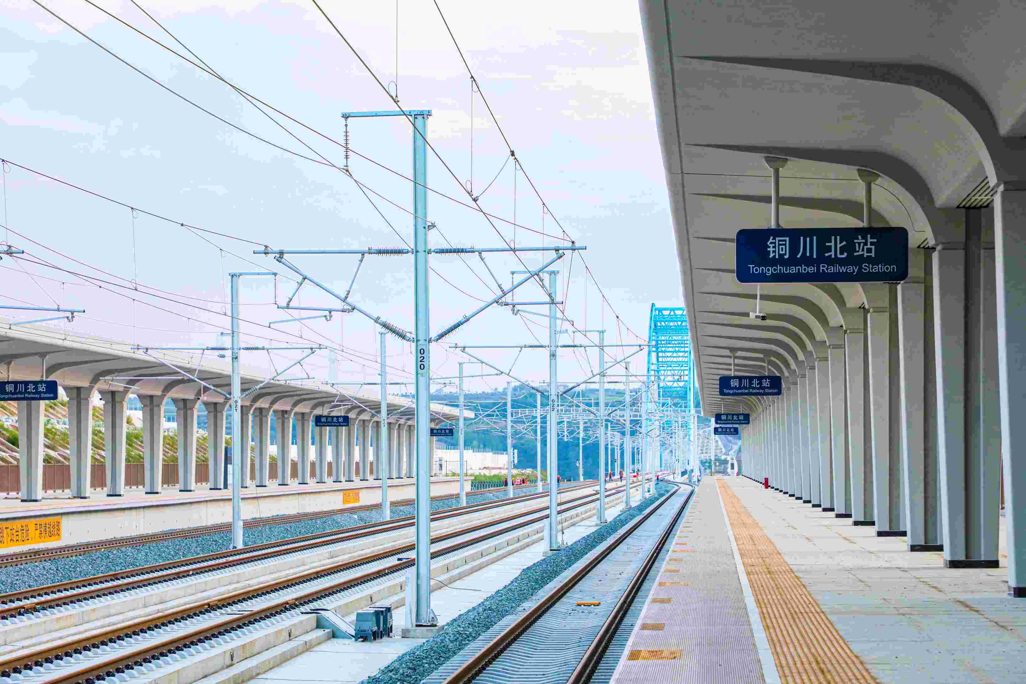 西延高鐵開(kāi)通運(yùn)營(yíng)